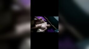 Dilettante Indiano bambino con unshaven micio in POV sesso video 2 min 40 sec