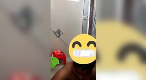 Tamil auntys bagno tempo espone la sua pelosa area privata 6 min 20 sec