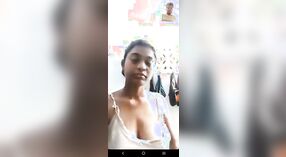 Top-bewertetes Telugu-Mädchen mit großen Brüsten wird viral, nachdem Sie ein topless Selfie aufgenommen haben 7 min 50 s