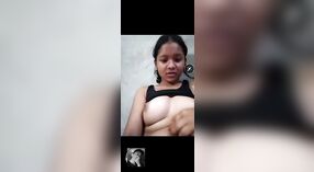 Gadis Assam topless menampilkan payudaranya selama panggilan video viral 0 min 0 sec