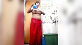 Vídeo Viral de uma aldeia bhabhi a despir-se na casa de banho para o seu amante 0 minuto 0 SEC