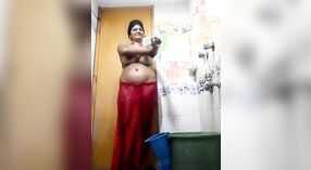 Vídeo Viral de uma aldeia bhabhi a despir-se na casa de banho para o seu amante 0 minuto 30 SEC