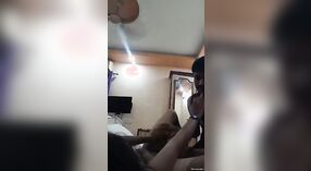 Young Maidens erste sexuelle Begegnung mit ihrem Partner in einem Hotel, das in hochauflösender Video von 15 Minuten aufgenommen wurde 3 min 50 s