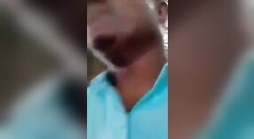 El sexo bengalí al aire libre se convierte en MMS viral con una nena de gran culo 1 mín. 20 sec