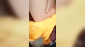 El sexo bengalí al aire libre se convierte en MMS viral con una nena de gran culo 1 mín. 40 sec