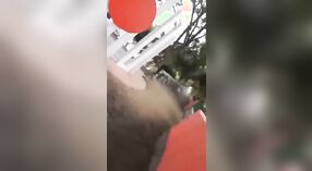 El sexo bengalí al aire libre se convierte en MMS viral con una nena de gran culo 2 mín. 00 sec