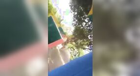 El sexo bengalí al aire libre se convierte en MMS viral con una nena de gran culo 2 mín. 30 sec