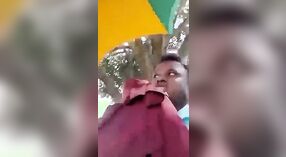 El sexo bengalí al aire libre se convierte en MMS viral con una nena de gran culo 0 mín. 50 sec