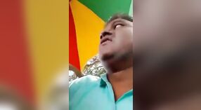 El sexo bengalí al aire libre se convierte en MMS viral con una nena de gran culo 1 mín. 10 sec