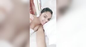 Quente casal de índios se envolve em fumegante sexo em quarto de hotel 1 minuto 20 SEC